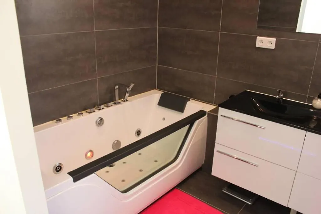 Villa Contemporaine T5 Avec Piscine A Cassis 0*,  France